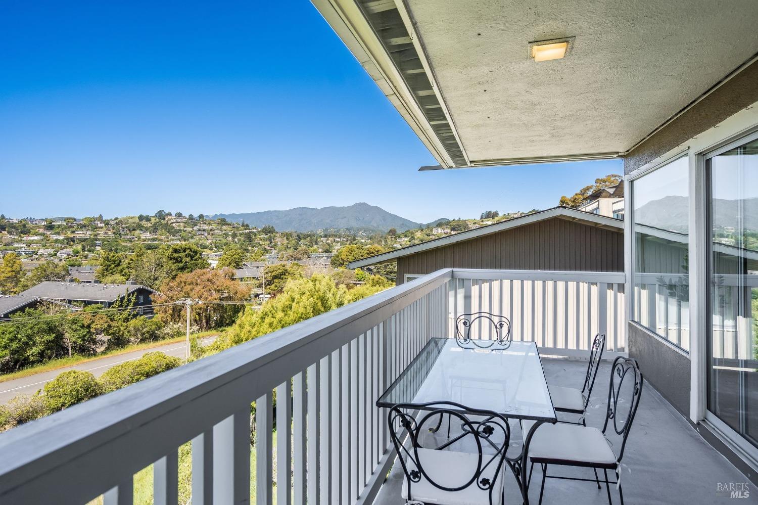 Detail Gallery Image 14 of 39 For 35 Andrew Dr #140,  Tiburon,  CA 94920 - 3 Beds | 2 Baths