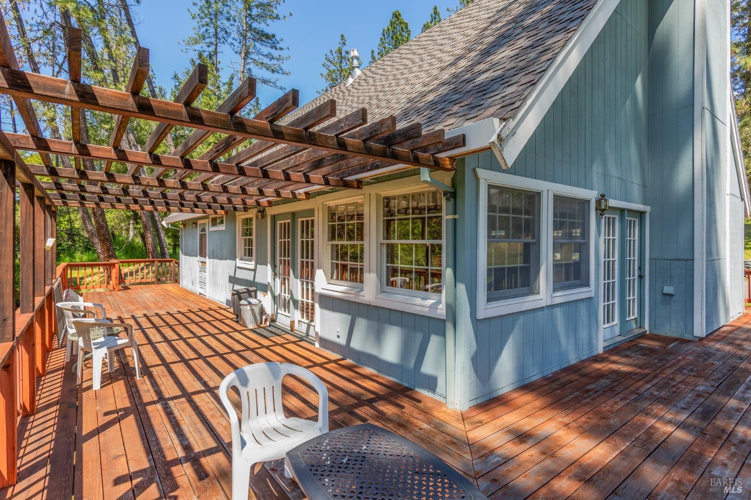 Detail Gallery Image 4 of 49 For 48600 Highway 101 Hwy, Laytonville,  CA 95454 - 3 Beds | 2 Baths