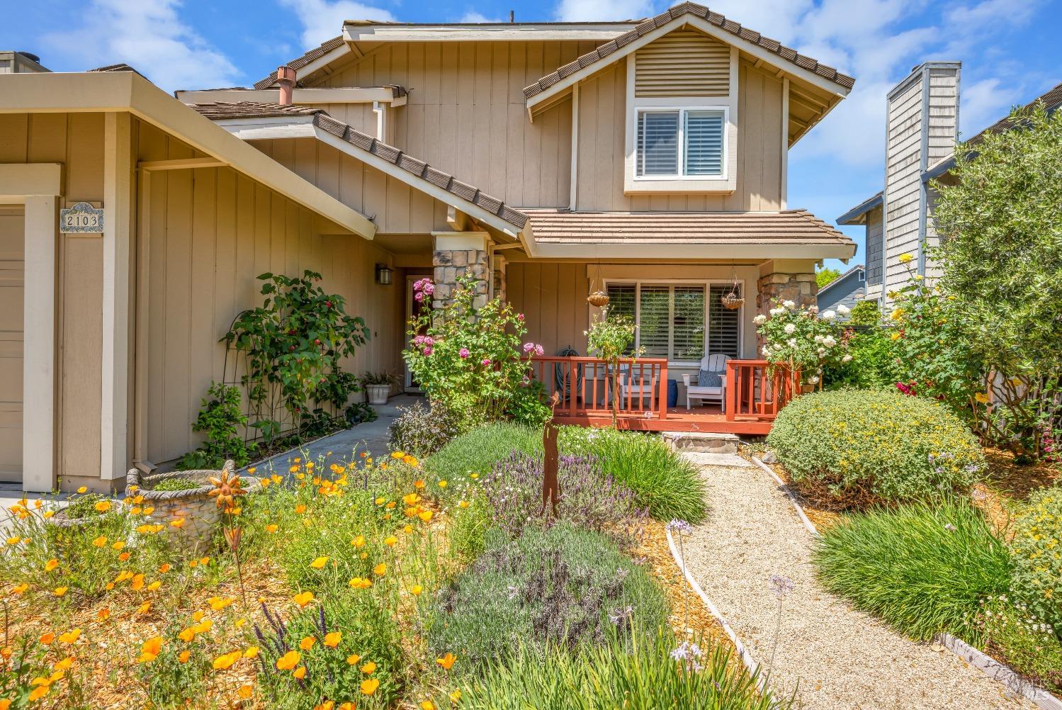 Detail Gallery Image 4 of 33 For 2103 Rosemary Ct, Petaluma,  CA 94954 - 3 Beds | 2/1 Baths