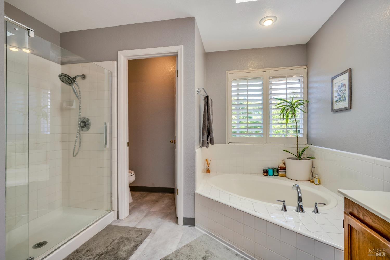 Detail Gallery Image 18 of 33 For 2103 Rosemary Ct, Petaluma,  CA 94954 - 3 Beds | 2/1 Baths