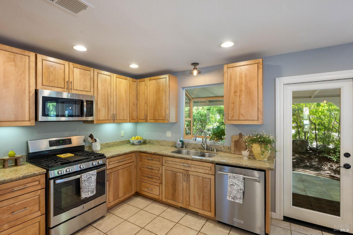 Detail Gallery Image 15 of 37 For 21 Los Robles Ct, Saint Helena,  CA 94574 - 2 Beds | 2 Baths