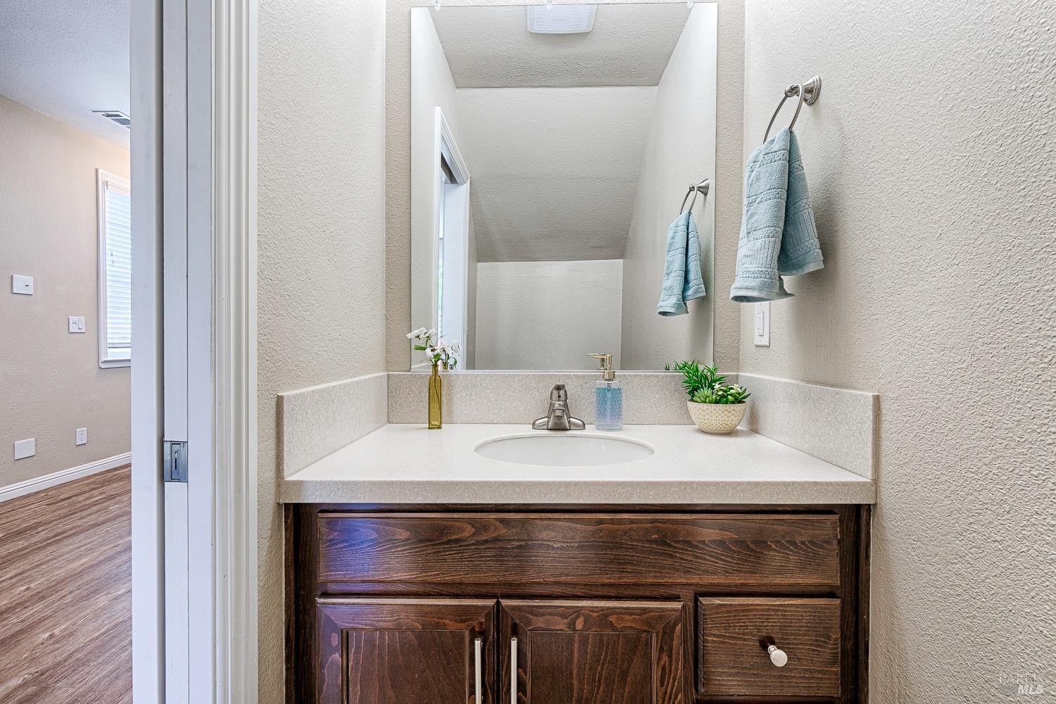 Detail Gallery Image 12 of 38 For 465 Miaterra Dr, Santa Rosa,  CA 95407 - 3 Beds | 2/1 Baths