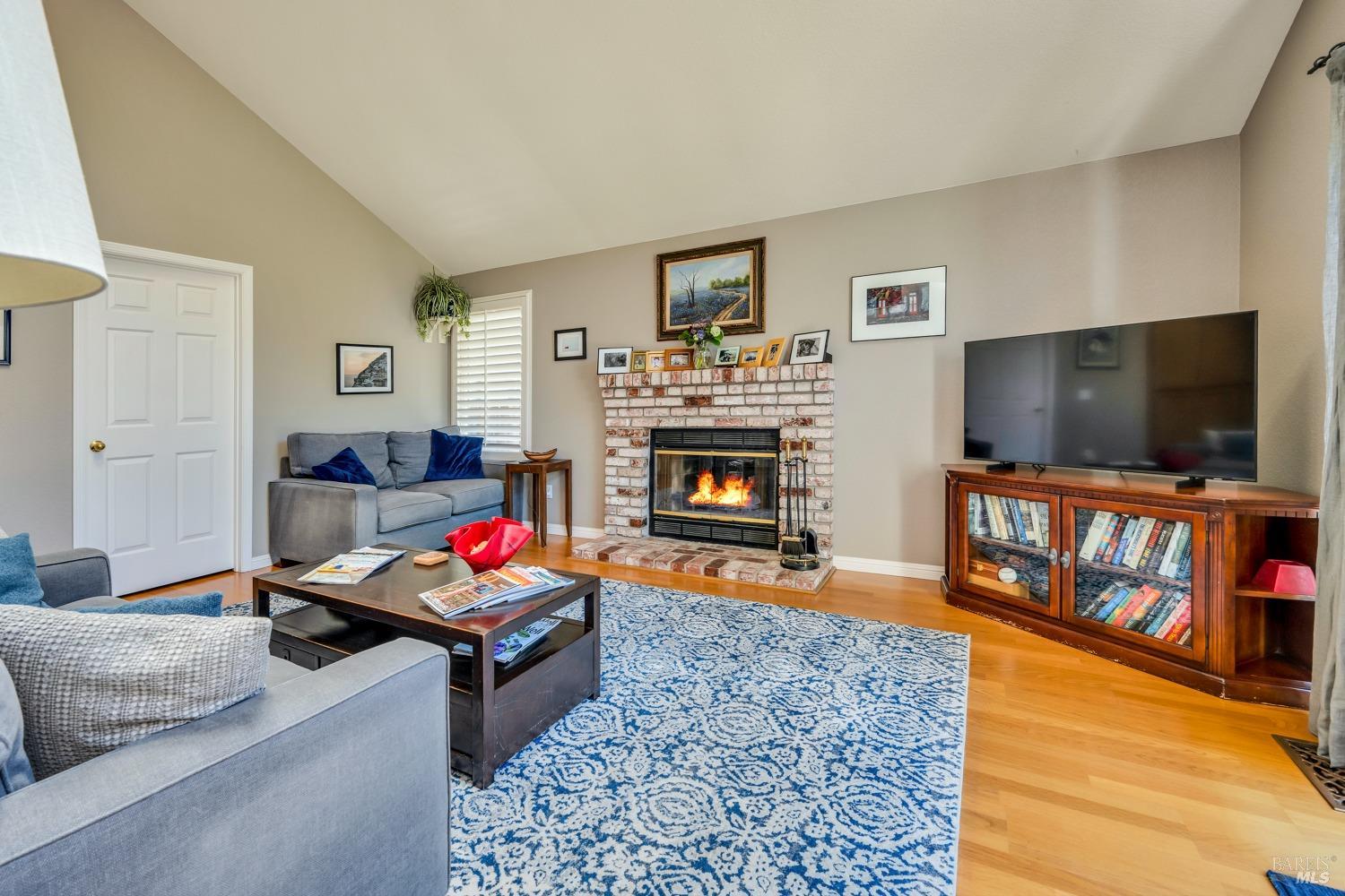 Detail Gallery Image 27 of 33 For 2103 Rosemary Ct, Petaluma,  CA 94954 - 3 Beds | 2/1 Baths
