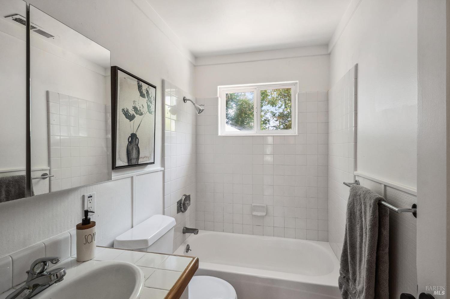 Detail Gallery Image 12 of 21 For 78 Nelson Ave, Mill Valley,  CA 94941 - 3 Beds | 2 Baths