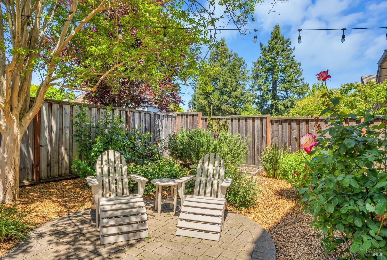 Detail Gallery Image 10 of 33 For 2103 Rosemary Ct, Petaluma,  CA 94954 - 3 Beds | 2/1 Baths