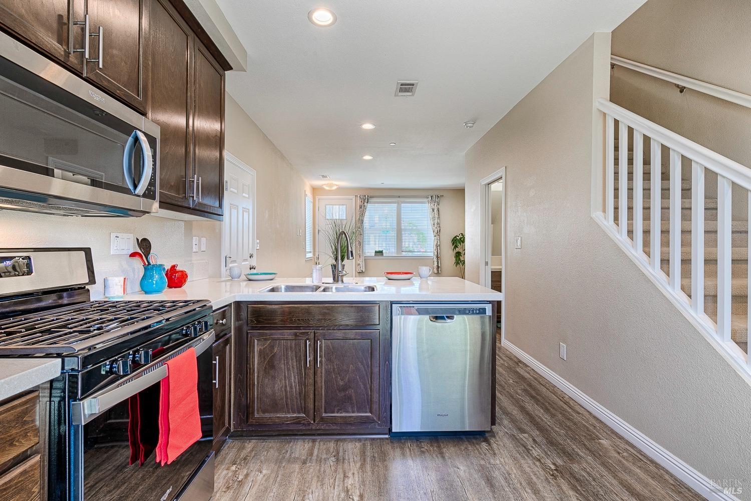 Detail Gallery Image 11 of 38 For 465 Miaterra Dr, Santa Rosa,  CA 95407 - 3 Beds | 2/1 Baths
