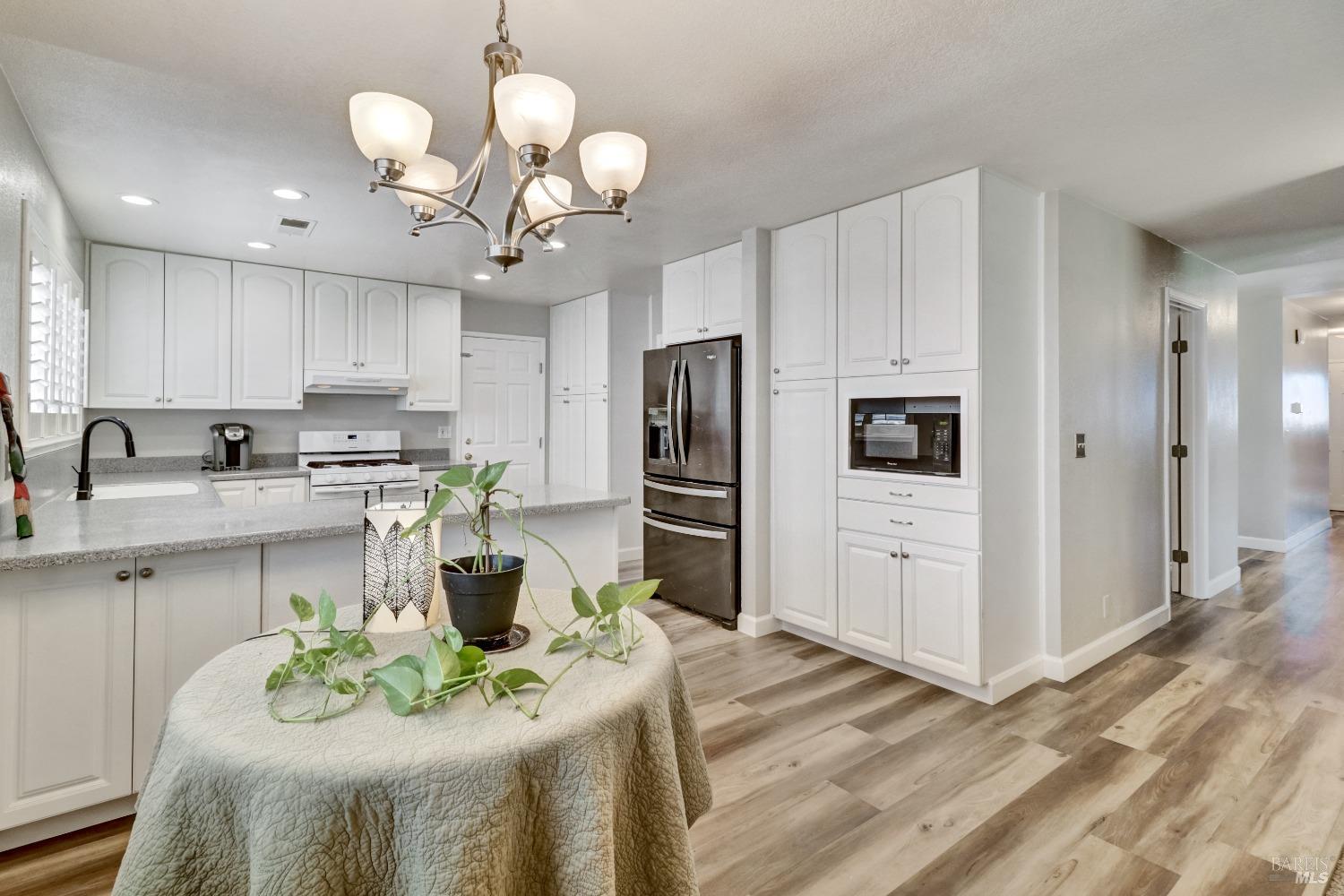 Detail Gallery Image 15 of 45 For 852 Coventry Ln, Fairfield,  CA 94533 - 4 Beds | 2 Baths