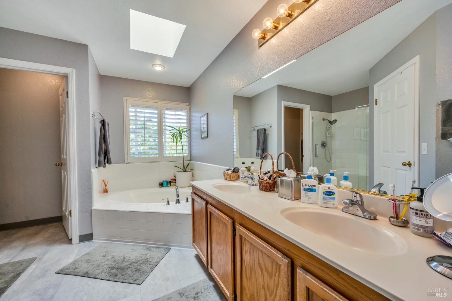 Detail Gallery Image 17 of 33 For 2103 Rosemary Ct, Petaluma,  CA 94954 - 3 Beds | 2/1 Baths