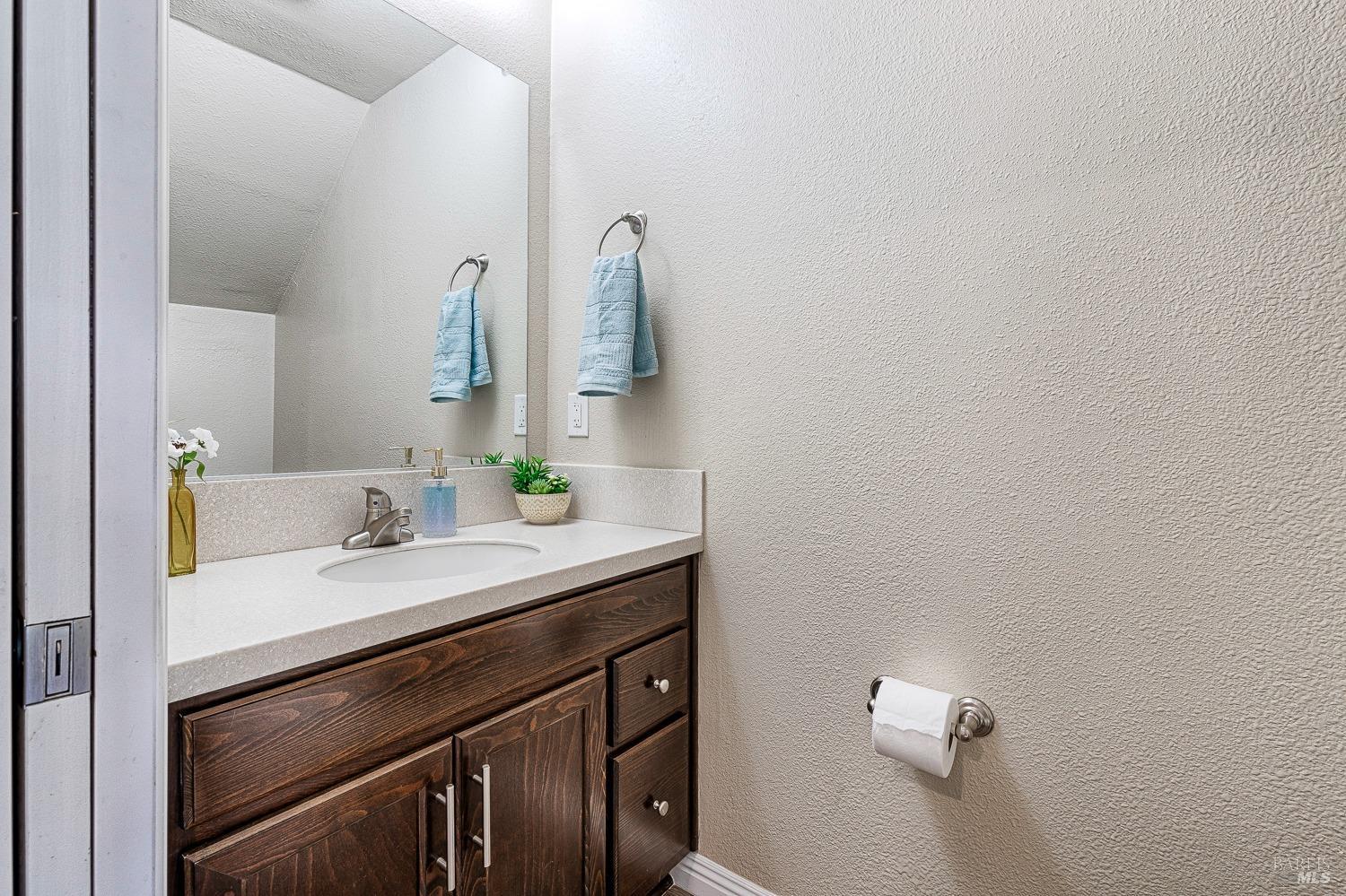Detail Gallery Image 14 of 38 For 465 Miaterra Dr, Santa Rosa,  CA 95407 - 3 Beds | 2/1 Baths