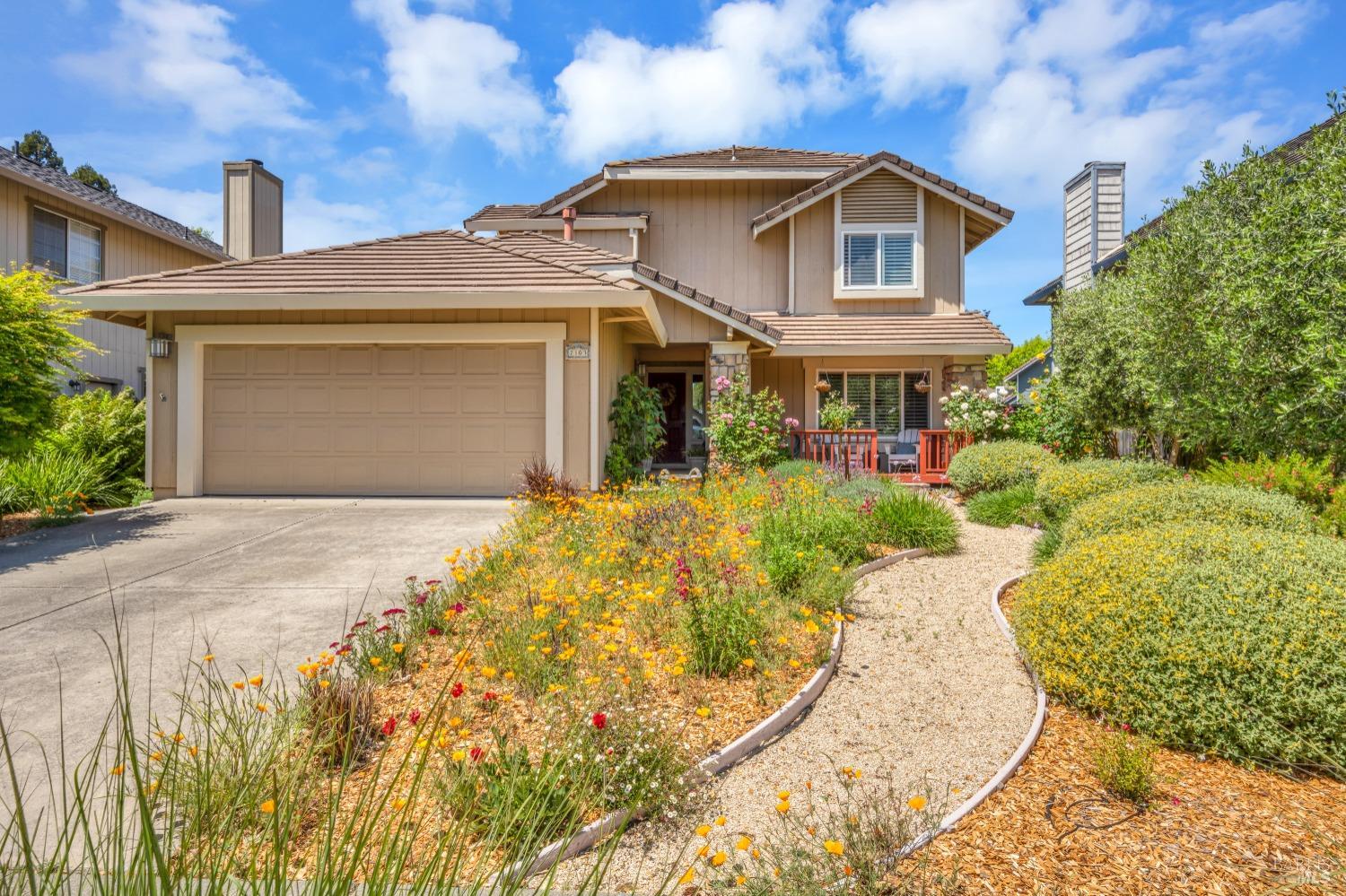 Detail Gallery Image 2 of 33 For 2103 Rosemary Ct, Petaluma,  CA 94954 - 3 Beds | 2/1 Baths