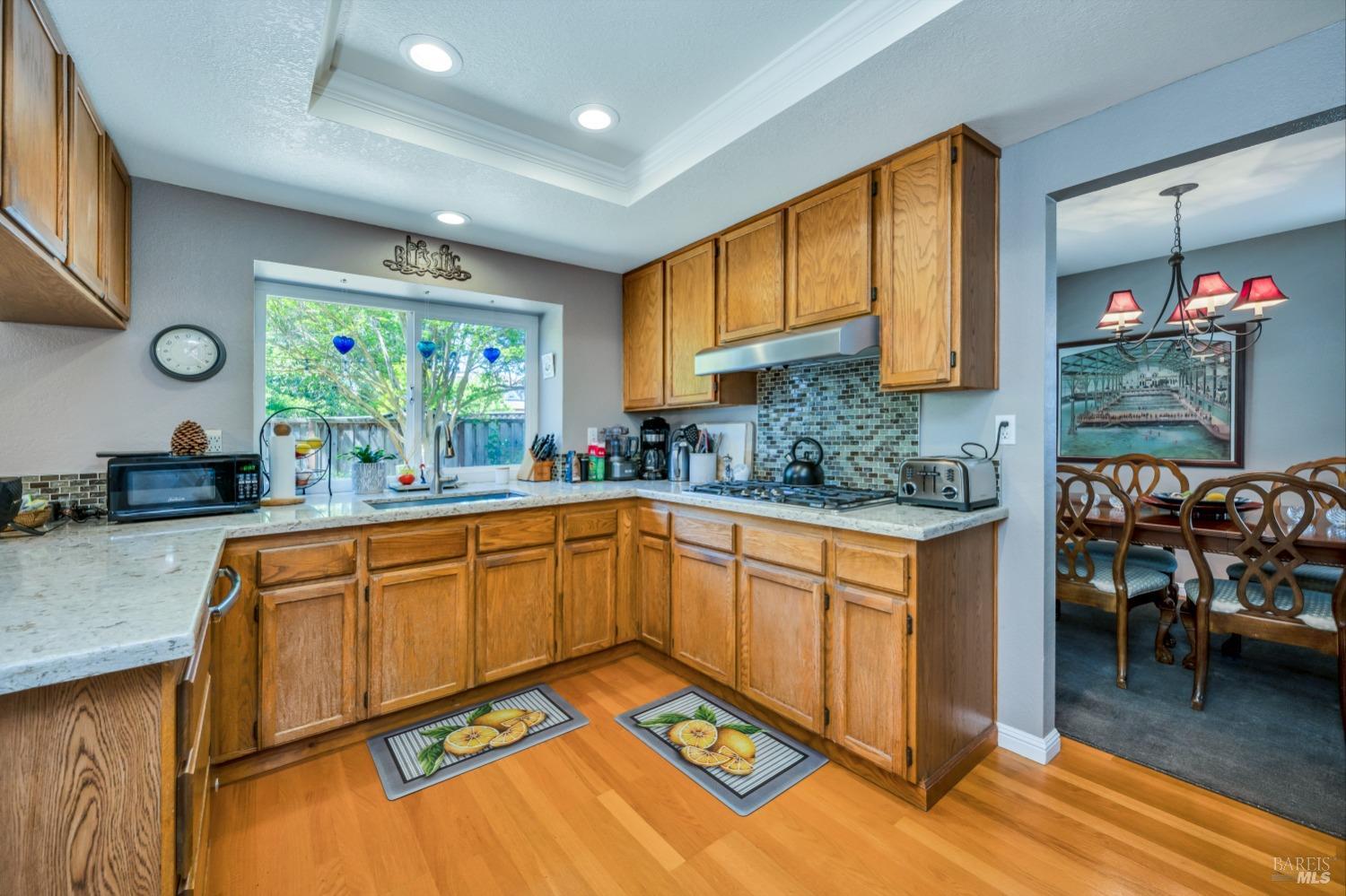 Detail Gallery Image 29 of 33 For 2103 Rosemary Ct, Petaluma,  CA 94954 - 3 Beds | 2/1 Baths