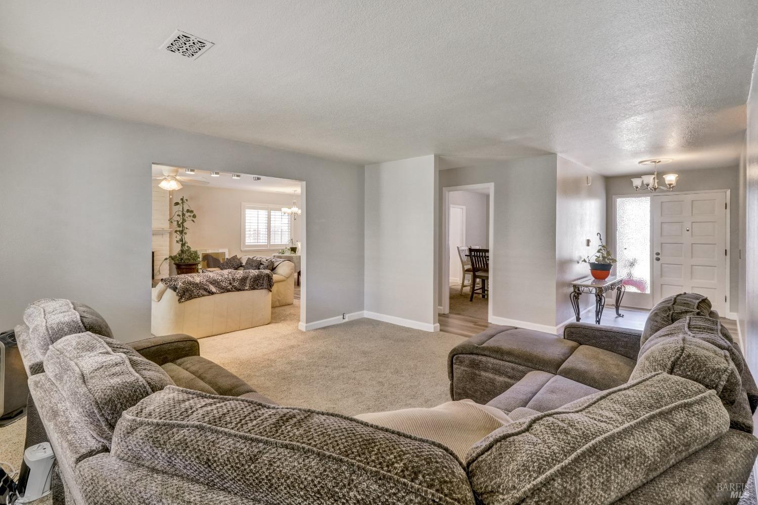 Detail Gallery Image 7 of 45 For 852 Coventry Ln, Fairfield,  CA 94533 - 4 Beds | 2 Baths