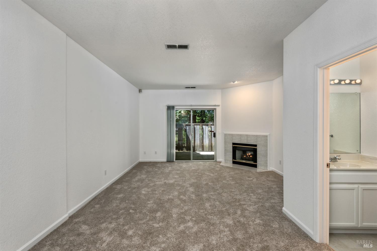 Detail Gallery Image 10 of 31 For 1257 Eardley Ave, Santa Rosa,  CA 95401 - 2 Beds | 1/1 Baths