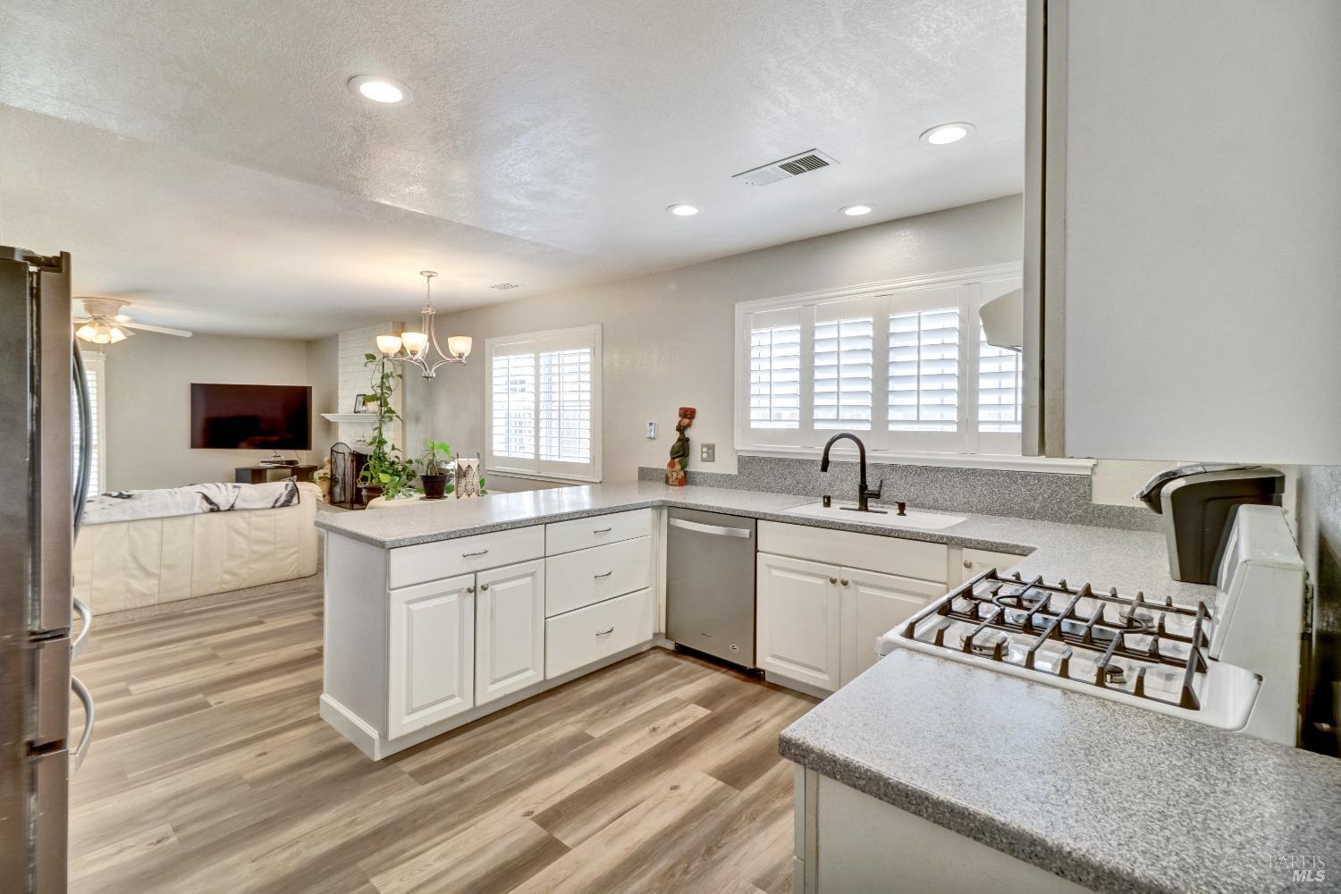 Detail Gallery Image 19 of 45 For 852 Coventry Ln, Fairfield,  CA 94533 - 4 Beds | 2 Baths