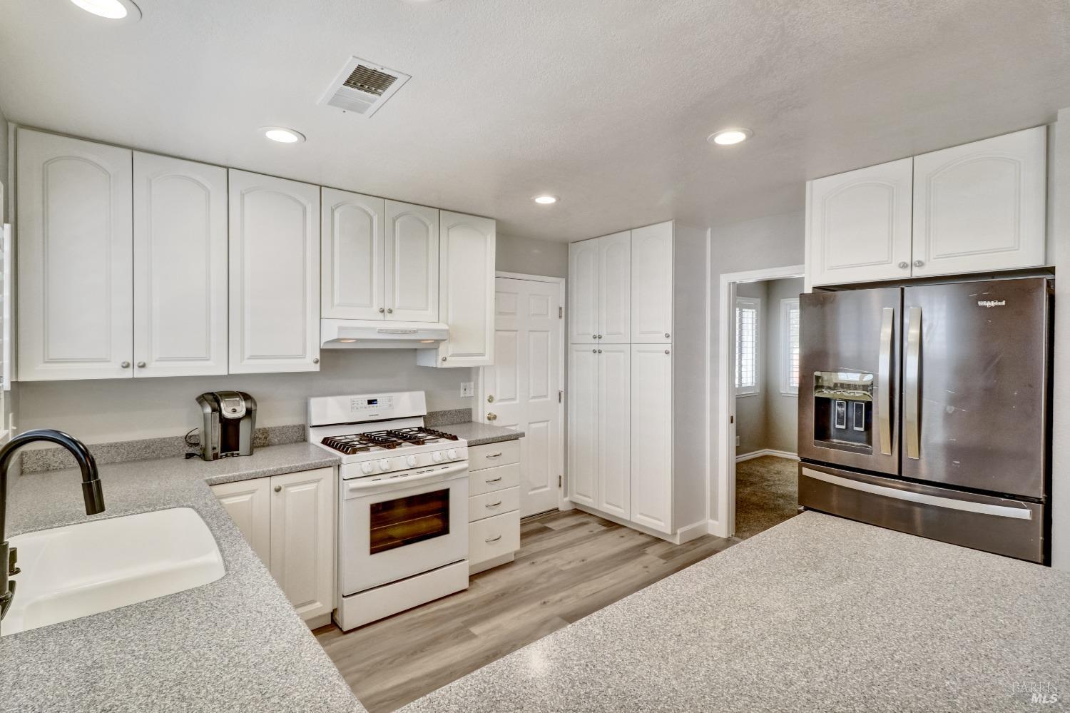 Detail Gallery Image 17 of 45 For 852 Coventry Ln, Fairfield,  CA 94533 - 4 Beds | 2 Baths