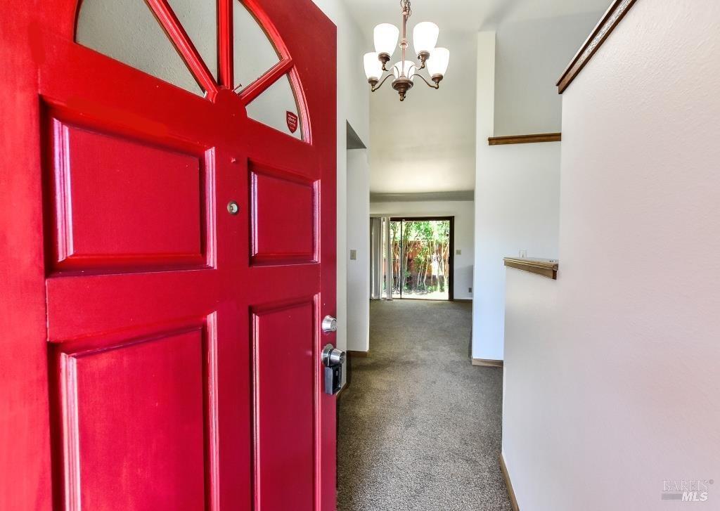 Detail Gallery Image 3 of 20 For 719 Placer Ct, Santa Rosa,  CA 95401 - 3 Beds | 2 Baths