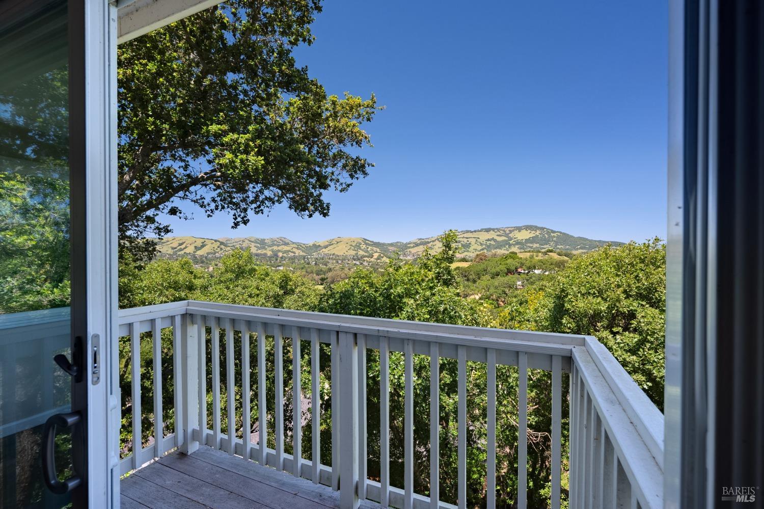 Detail Gallery Image 5 of 50 For 445 Ridge Rd, Novato,  CA 94947 - 4 Beds | 3 Baths