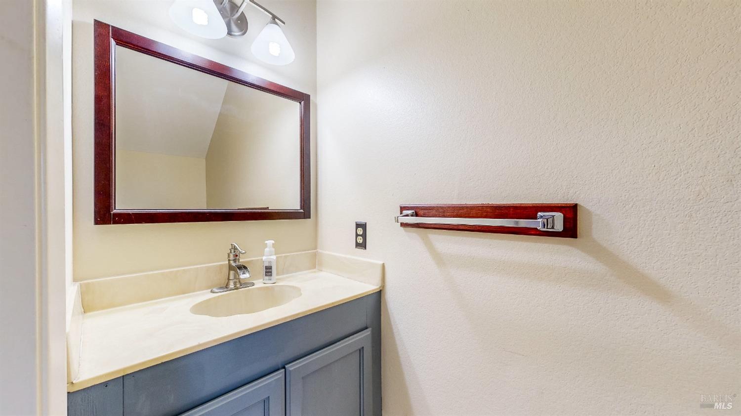 Detail Gallery Image 17 of 46 For 321 Wall Pl, Santa Rosa,  CA 95401 - 3 Beds | 1/1 Baths