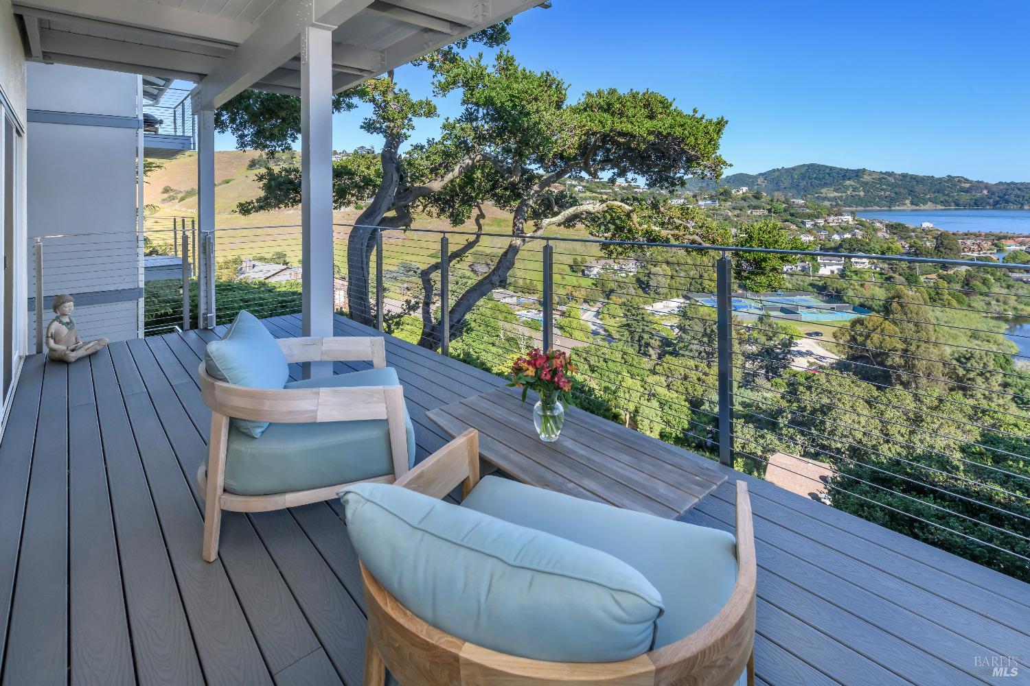 Detail Gallery Image 4 of 10 For 25 Corinthian Ct #24,  Tiburon,  CA 94920 - 2 Beds | 1 Baths