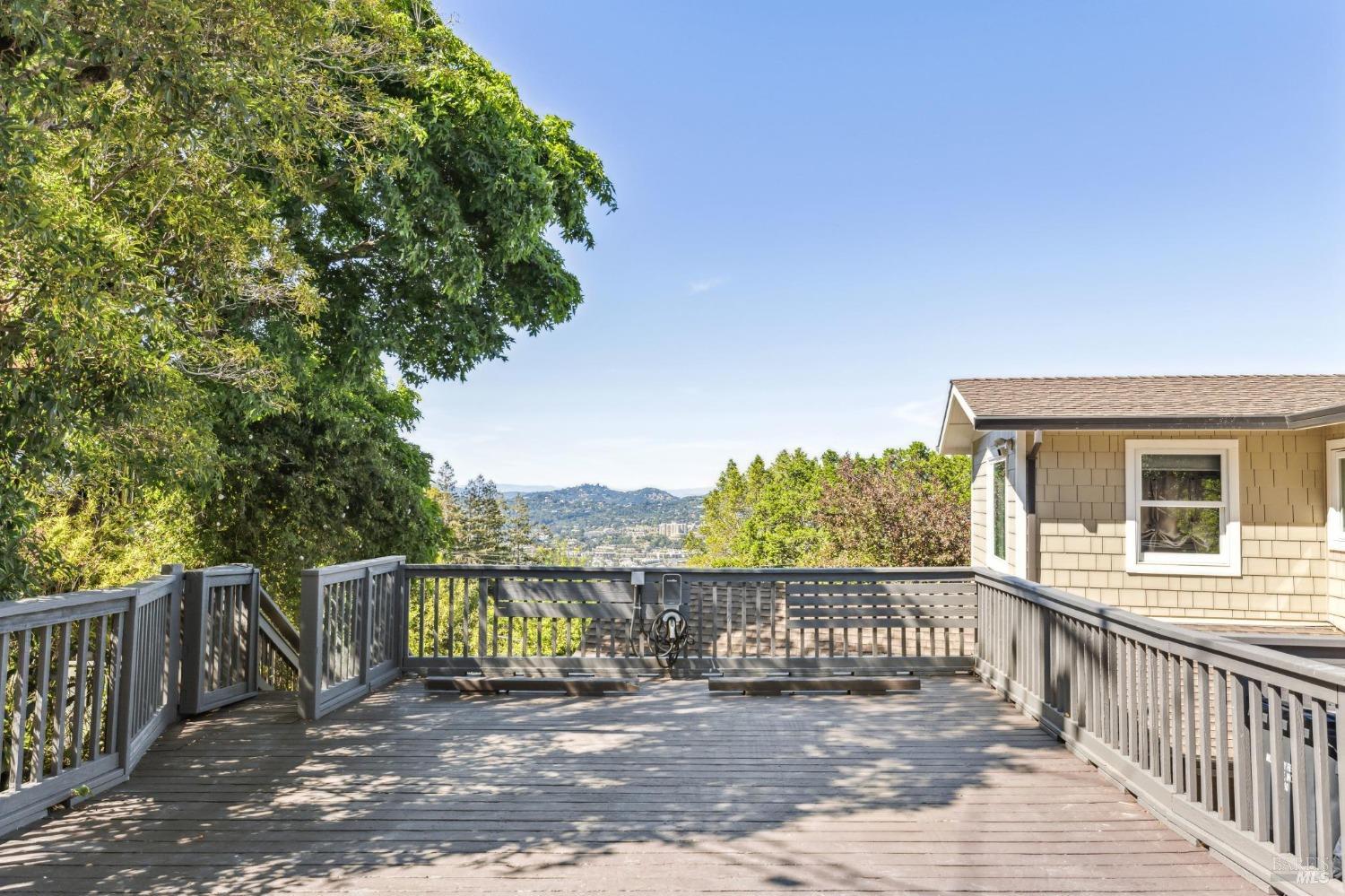 Detail Gallery Image 37 of 40 For 136 Summit Dr, Corte Madera,  CA 94925 - 4 Beds | 3/1 Baths