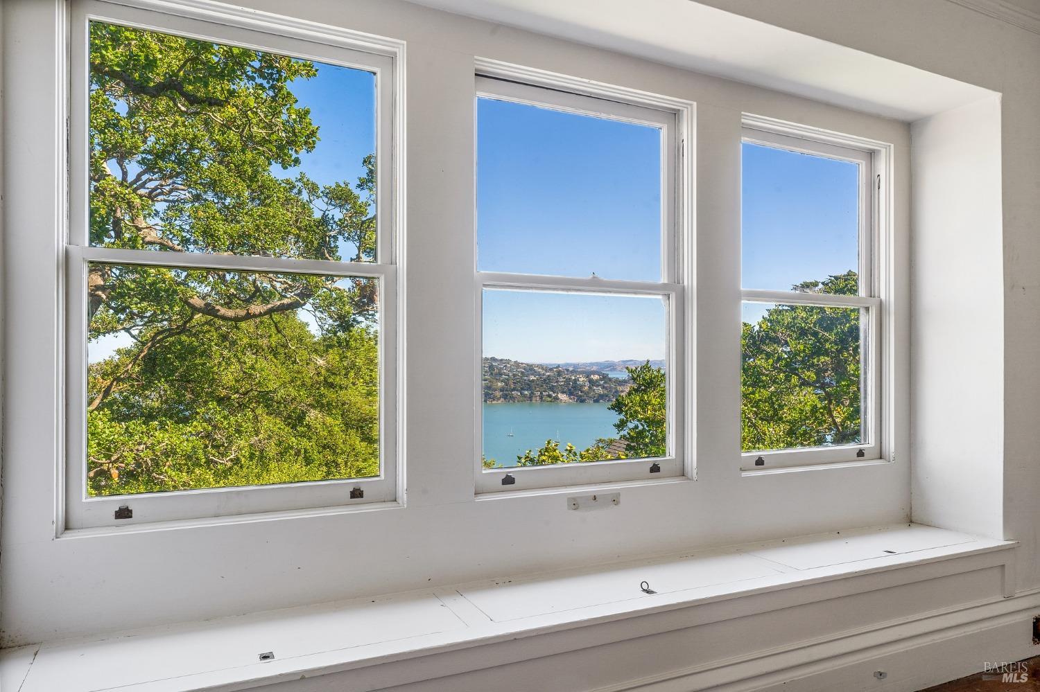 Detail Gallery Image 10 of 50 For 19 Prospect Ave, Sausalito,  CA 94965 - 4 Beds | 3/1 Baths