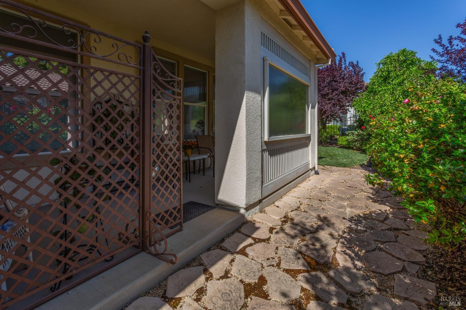 Detail Gallery Image 4 of 42 For 358 Southern Hills Dr, Rio Vista,  CA 94571 - 2 Beds | 2 Baths