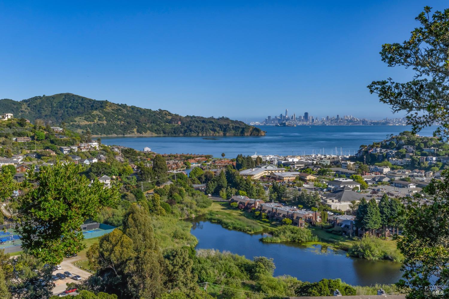 Detail Gallery Image 3 of 10 For 25 Corinthian Ct #24,  Tiburon,  CA 94920 - 2 Beds | 1 Baths
