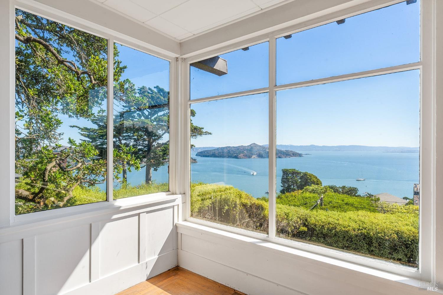 Detail Gallery Image 9 of 50 For 19 Prospect Ave, Sausalito,  CA 94965 - 4 Beds | 3/1 Baths
