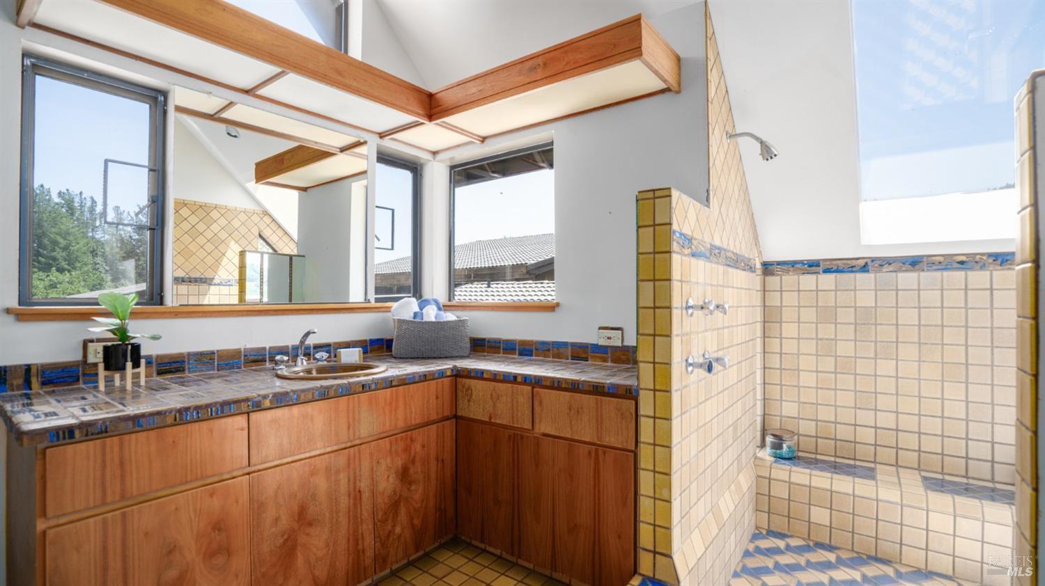 Detail Gallery Image 28 of 48 For 11 via Del Sol Unkn, Nicasio,  CA 94946 - 2 Beds | 3/1 Baths