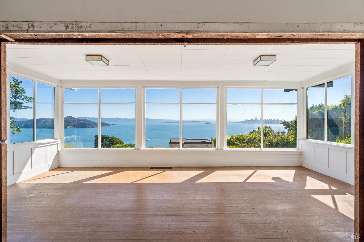 Detail Gallery Image 8 of 50 For 19 Prospect Ave, Sausalito,  CA 94965 - 4 Beds | 3/1 Baths