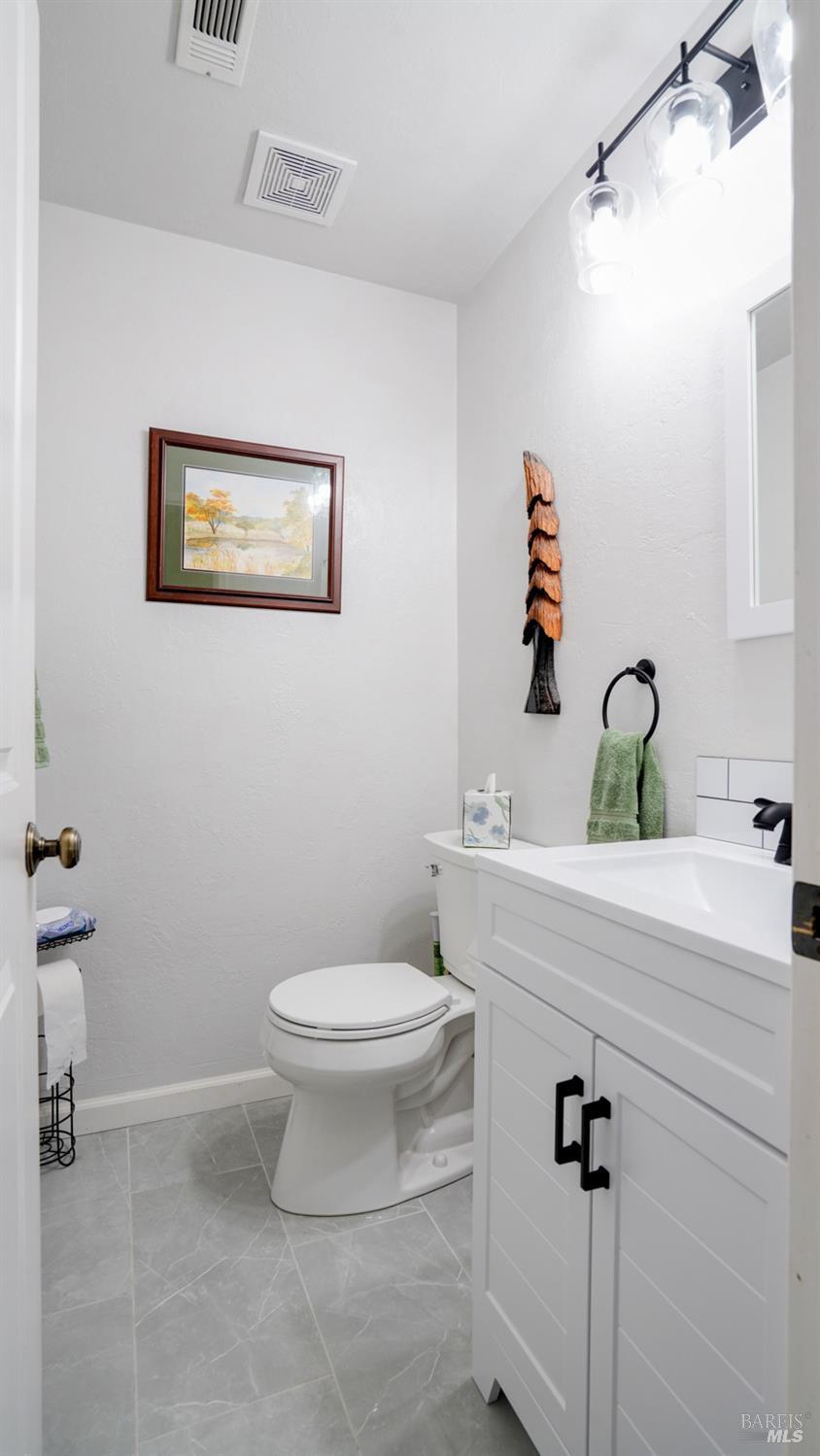 Detail Gallery Image 9 of 36 For 237 Wexford Ln, Vacaville,  CA 95688 - 4 Beds | 2/1 Baths