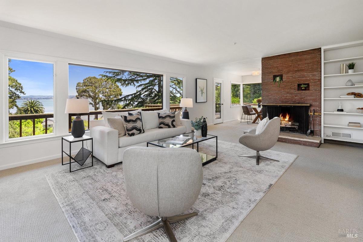 Detail Gallery Image 2 of 53 For 4376 Paradise Dr, Tiburon,  CA 94920 - 4 Beds | 2 Baths
