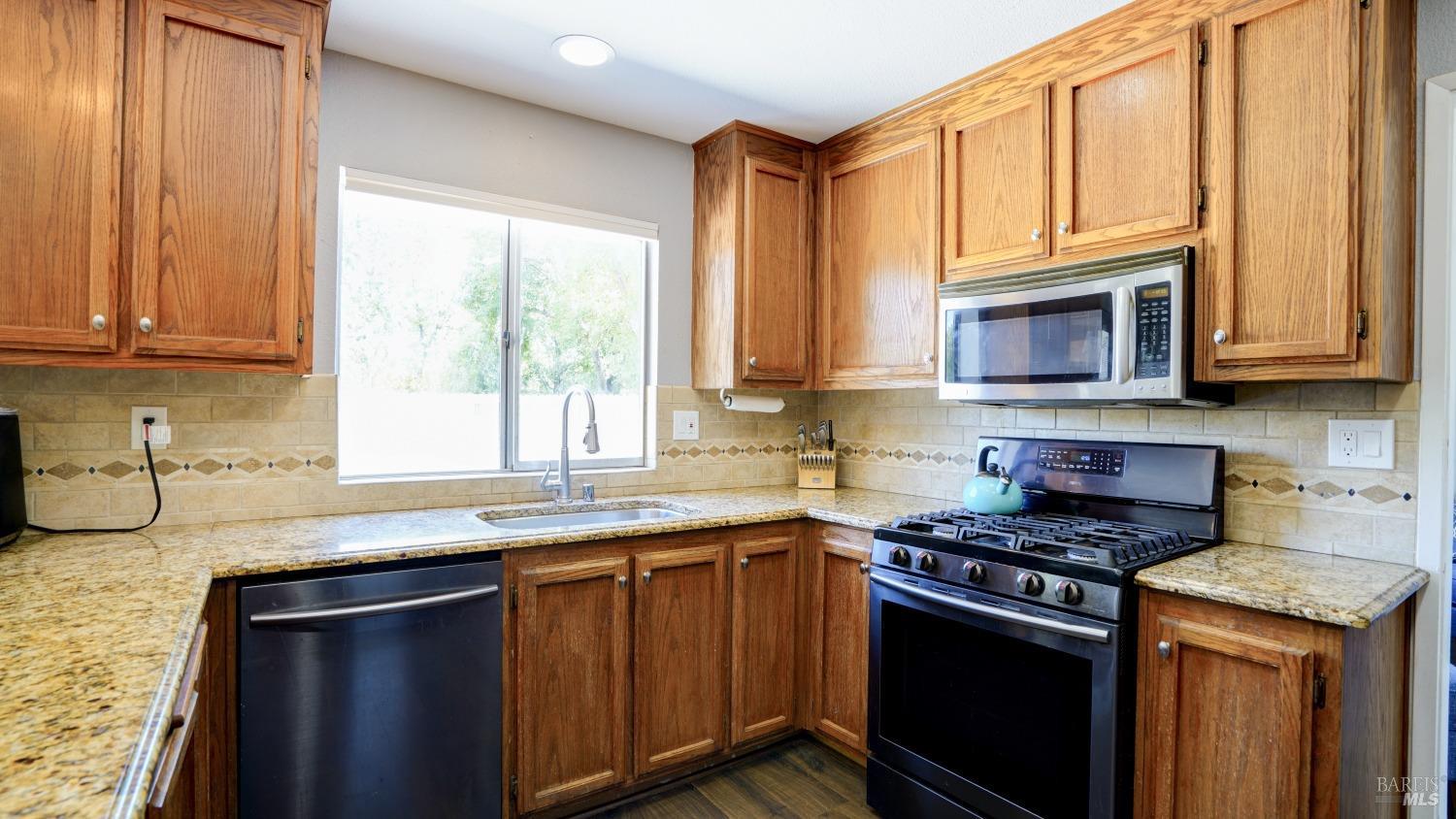 Detail Gallery Image 17 of 36 For 237 Wexford Ln, Vacaville,  CA 95688 - 4 Beds | 2/1 Baths