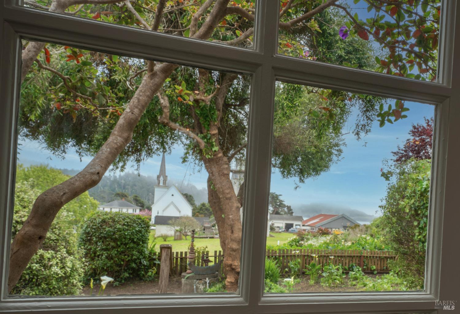 Detail Gallery Image 14 of 31 For 44871 Ukiah St, Mendocino,  CA 95460 - 3 Beds | 2 Baths