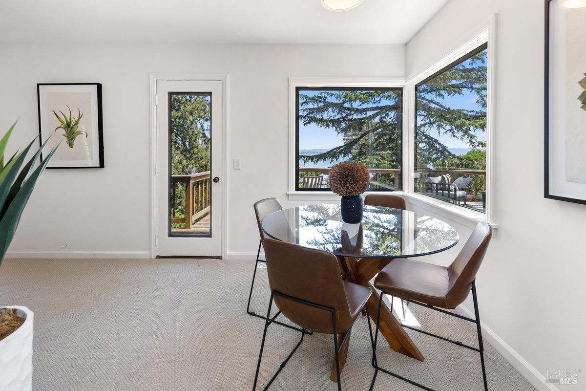 Detail Gallery Image 11 of 53 For 4376 Paradise Dr, Tiburon,  CA 94920 - 4 Beds | 2 Baths