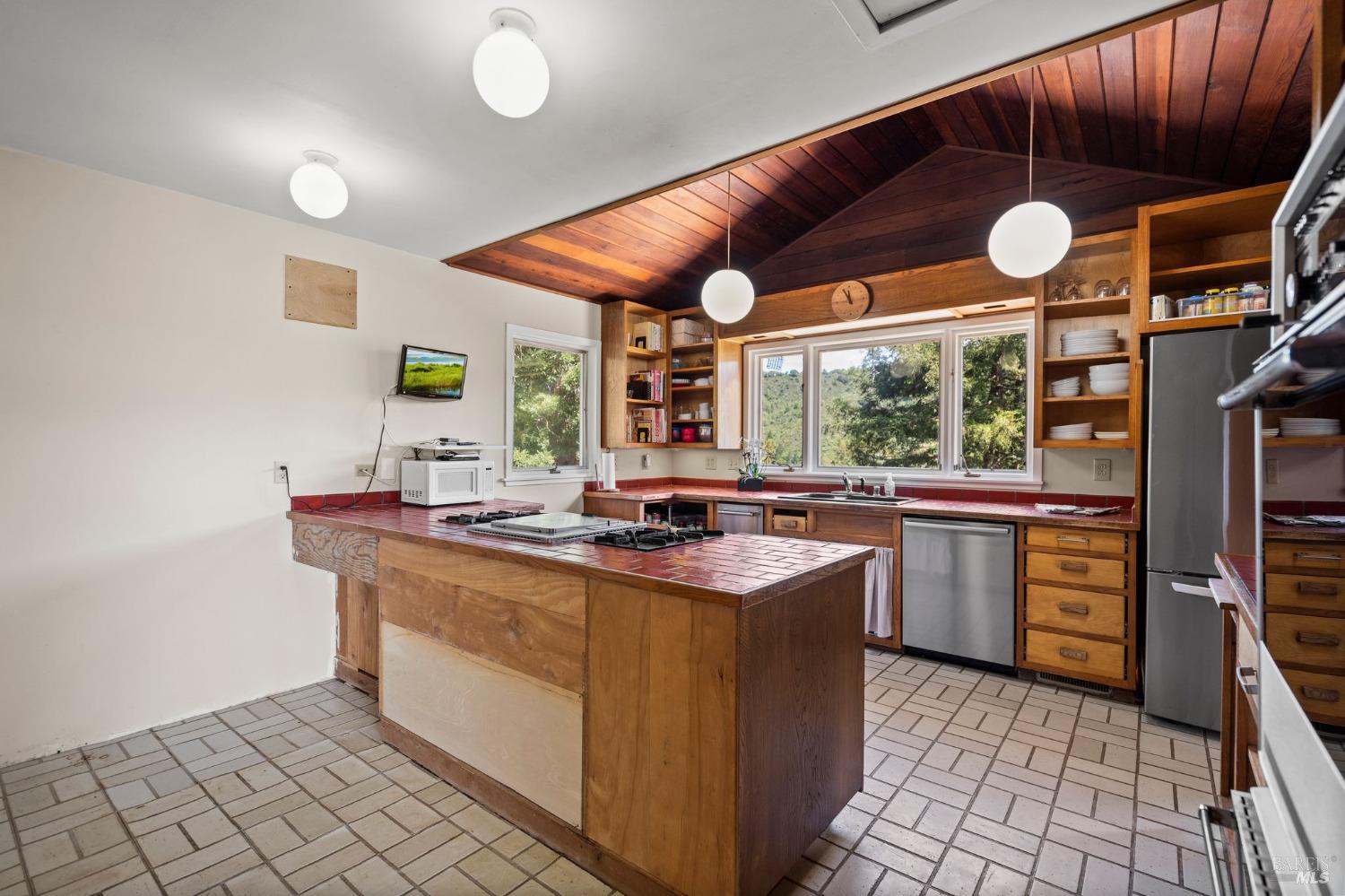 Detail Gallery Image 10 of 27 For 160 Ralston Ave, Mill Valley,  CA 94941 - 3 Beds | 2 Baths