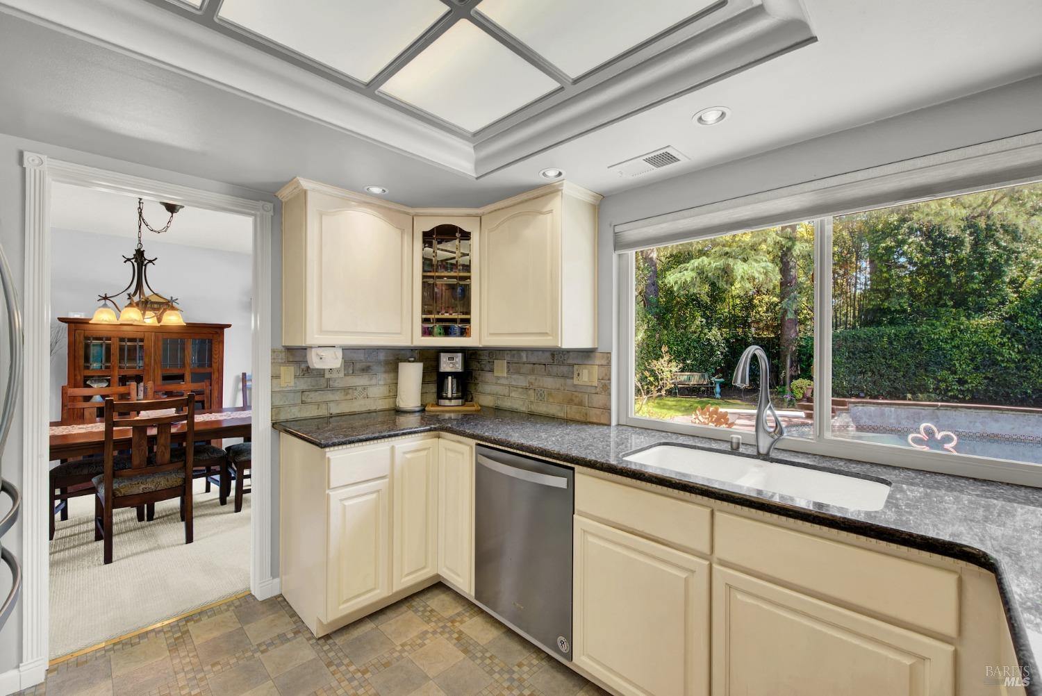 Detail Gallery Image 18 of 51 For 102 Hawthorn Ct, Vacaville,  CA 95688 - 4 Beds | 2/1 Baths