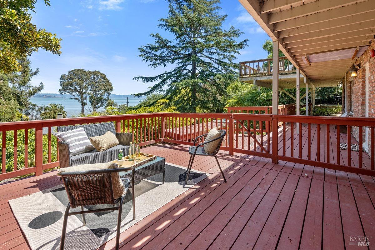 Detail Gallery Image 42 of 53 For 4376 Paradise Dr, Tiburon,  CA 94920 - 4 Beds | 2 Baths