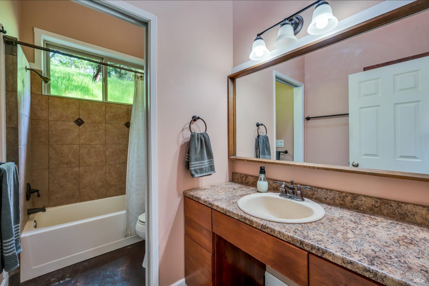 Detail Gallery Image 9 of 33 For 11007 Crestview Dr, Clearlake,  CA 95422 - 1 Beds | 1 Baths
