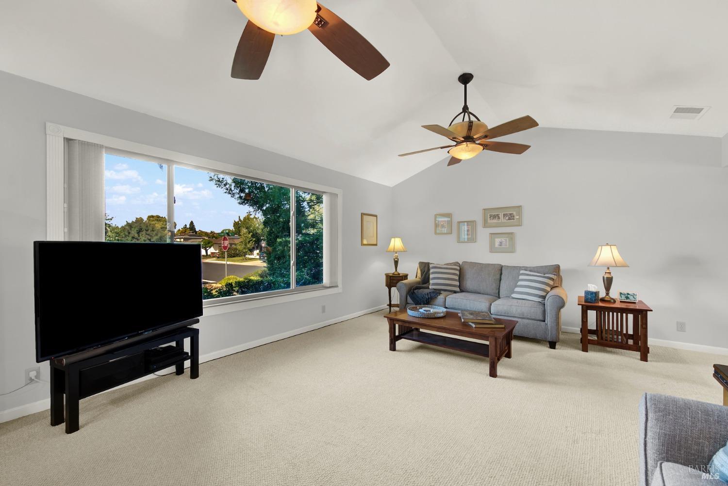 Detail Gallery Image 11 of 51 For 102 Hawthorn Ct, Vacaville,  CA 95688 - 4 Beds | 2/1 Baths
