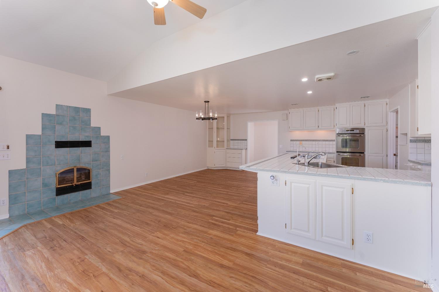 Detail Gallery Image 7 of 18 For 518 Baywood Ct, Ukiah,  CA 95482 - 3 Beds | 2 Baths