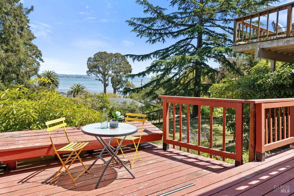Detail Gallery Image 39 of 53 For 4376 Paradise Dr, Tiburon,  CA 94920 - 4 Beds | 2 Baths