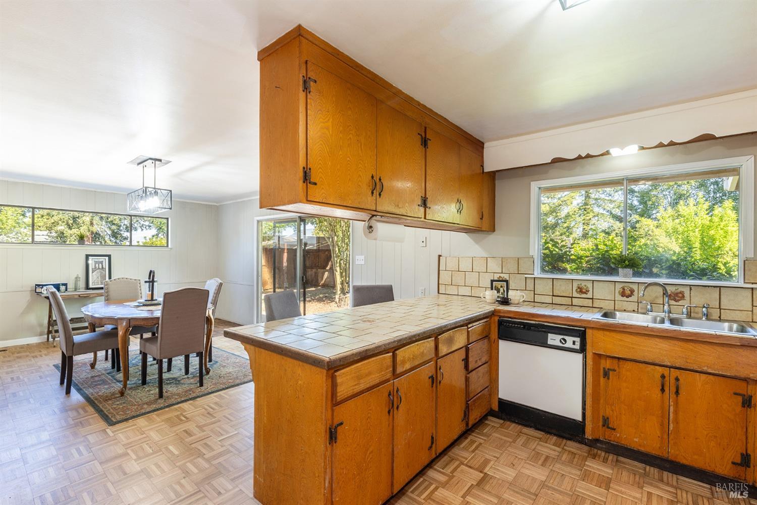 Detail Gallery Image 11 of 29 For 4461 Abbey Ln, Santa Rosa,  CA 95401 - 3 Beds | 2 Baths