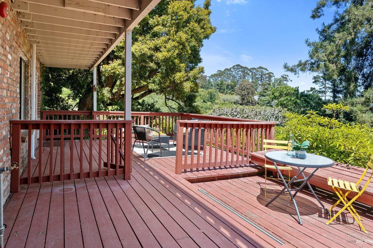 Detail Gallery Image 34 of 53 For 4376 Paradise Dr, Tiburon,  CA 94920 - 4 Beds | 2 Baths