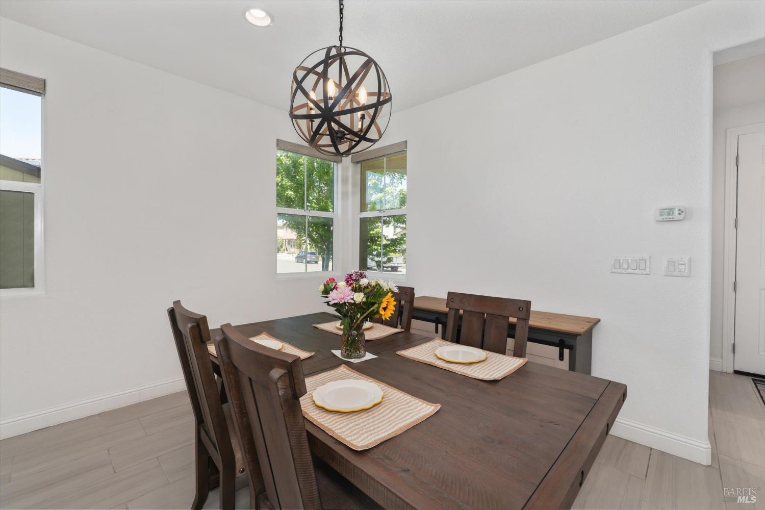 Detail Gallery Image 12 of 53 For 1000 Wisteria Ct, Vacaville,  CA 95687 - 3 Beds | 2/1 Baths