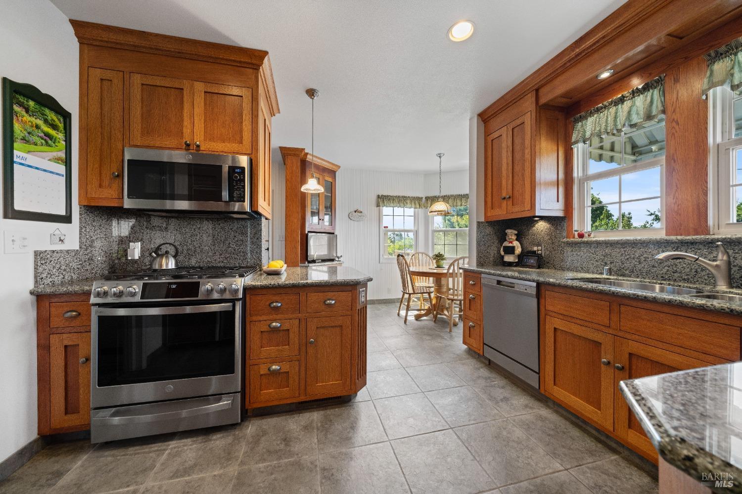 Detail Gallery Image 9 of 61 For 15 Loma Vista Dr, Vallejo,  CA 94590 - 3 Beds | 2/1 Baths
