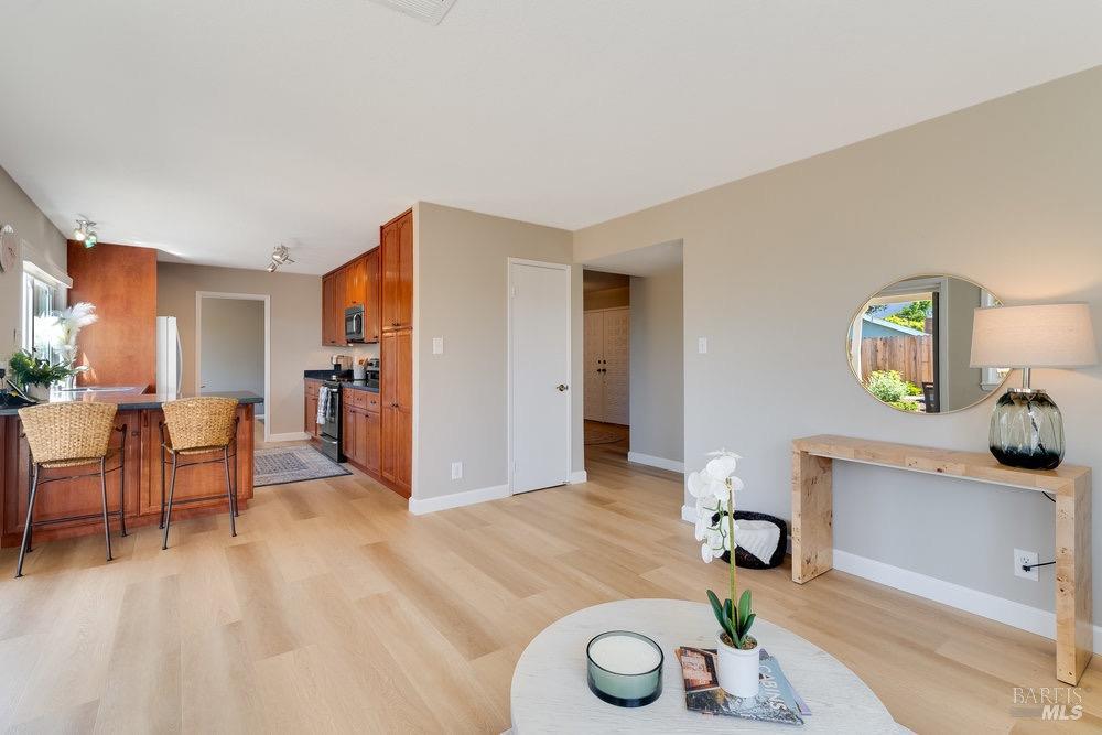 Detail Gallery Image 20 of 64 For 223 Martin Ct, Benicia,  CA 94510 - 4 Beds | 2/1 Baths