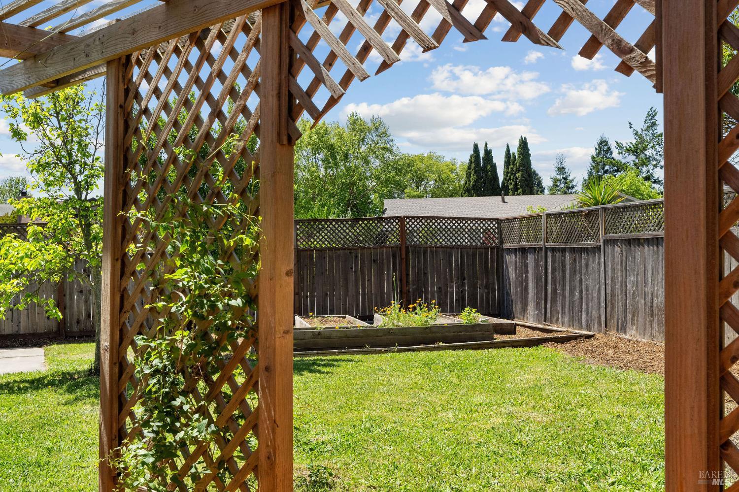 Detail Gallery Image 19 of 27 For 5355 Evonne Ave, Rohnert Park,  CA 94928 - 3 Beds | 2 Baths