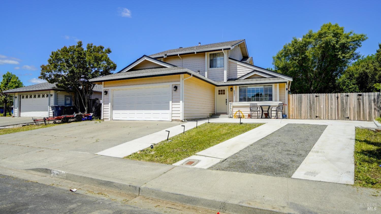 Detail Gallery Image 1 of 36 For 237 Wexford Ln, Vacaville,  CA 95688 - 4 Beds | 2/1 Baths