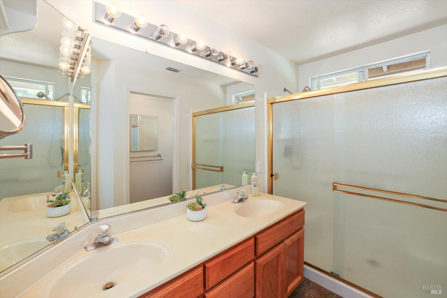 Detail Gallery Image 21 of 52 For 266 Sungate Ct, Vacaville,  CA 95688 - 3 Beds | 2/1 Baths